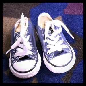 Little girl converse